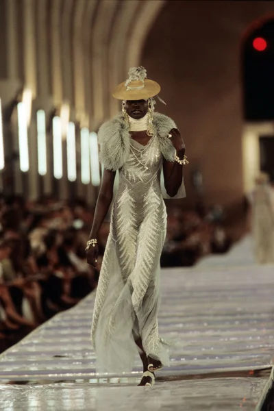 Look 27